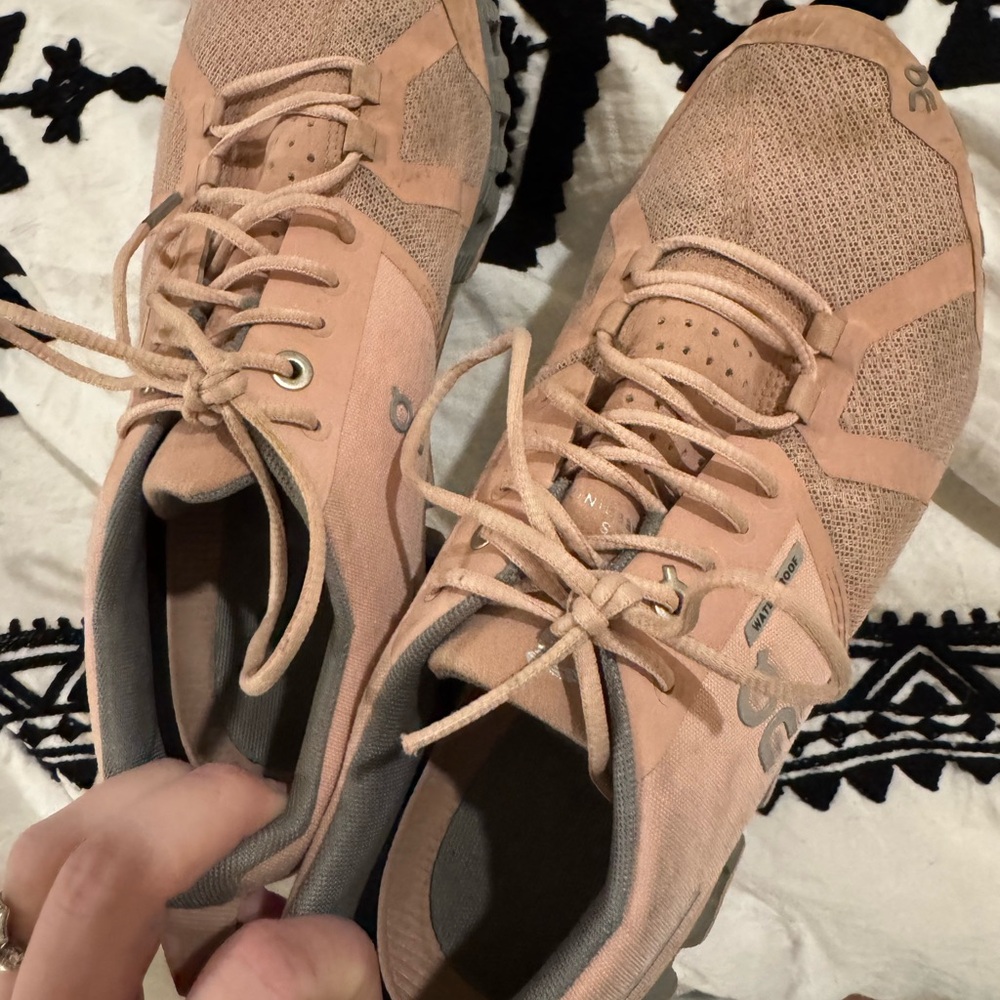 OnCloud Running Women's blush pink Shoes